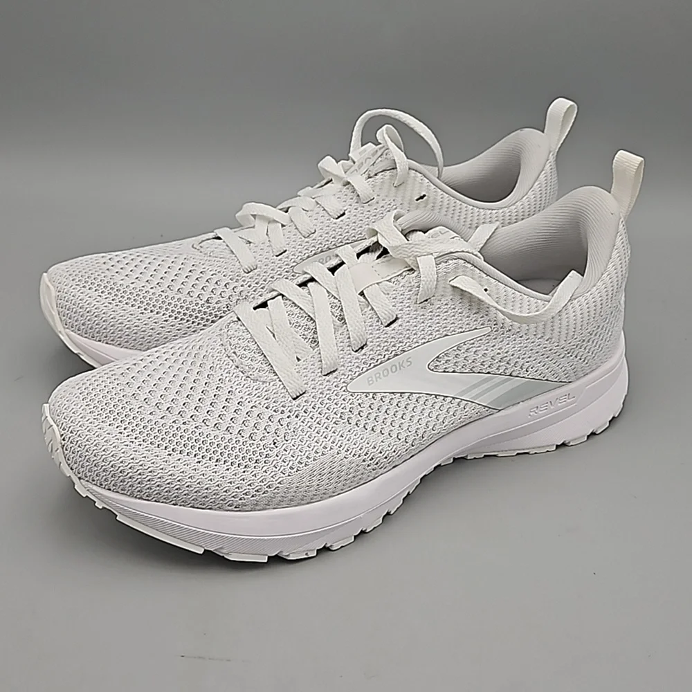 Brooks Revel 5 running shoes white Womwn size 8.5